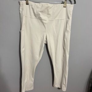 Athleta Ivory Ultimate Stash Pocket Capri Leggings